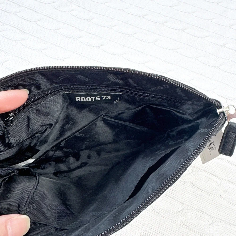 Roots 73 Cosmetic Pouch Unisex One Size Black Solid Zip‎ Travel Toiletry Bag